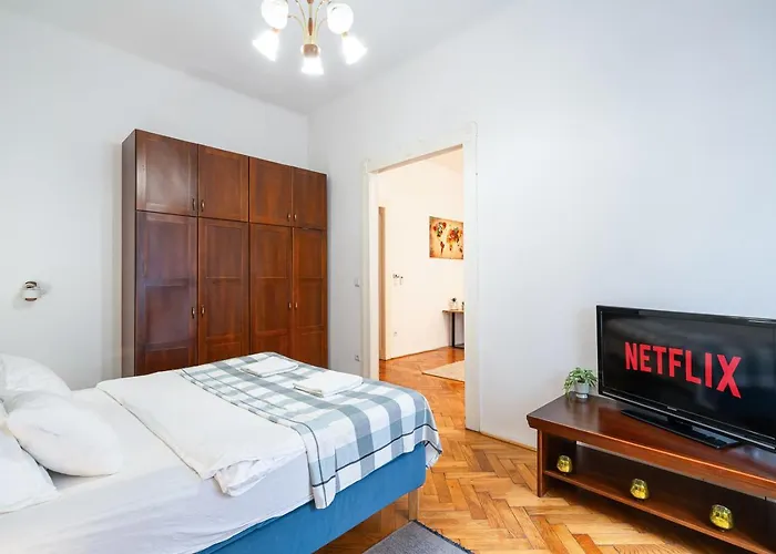 Beautiful Spacious Three-Room Suite Close To Buda Castle
